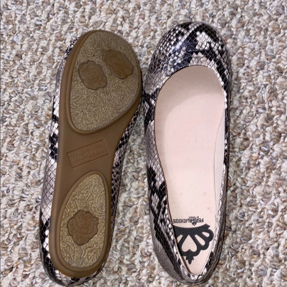 NWOB Fergalicious by Fergie Reptile Faux Snakeskin Women’s Ballet Flats Shoes - Picture 5 of 10